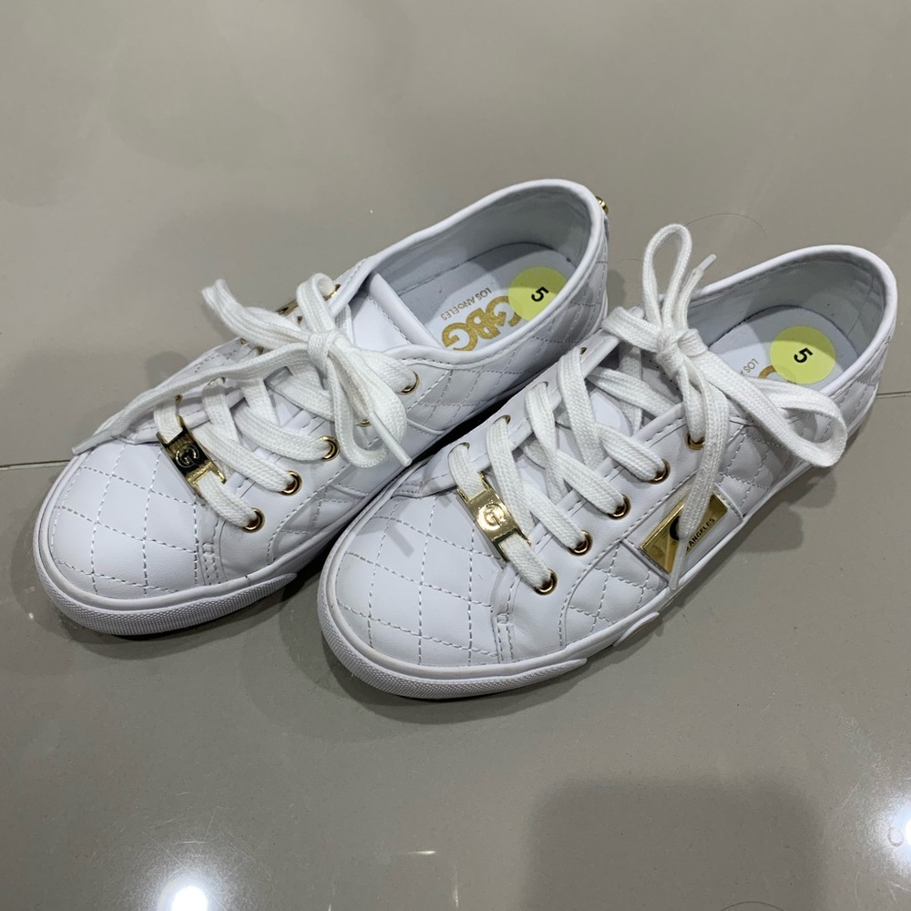 G by Guess sneaker size 5 Brand New